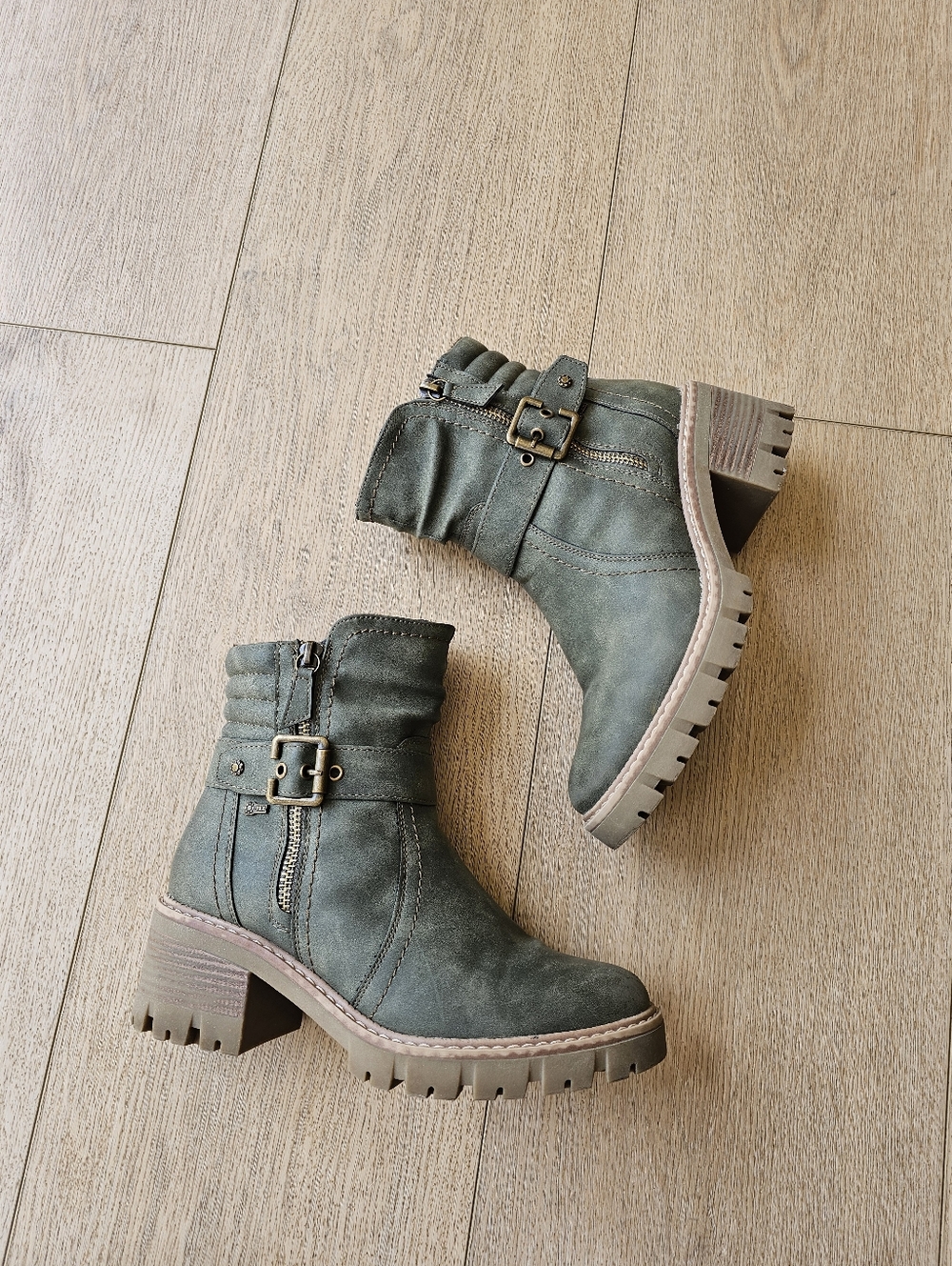 Spring Step Green Suede Combat Boots